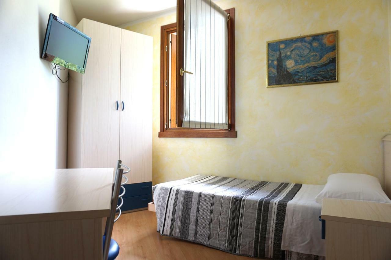 B&B La Villetta Breno Bagian luar foto