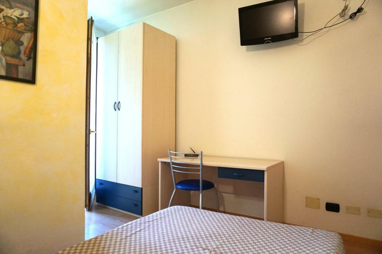 B&B La Villetta Breno Bagian luar foto