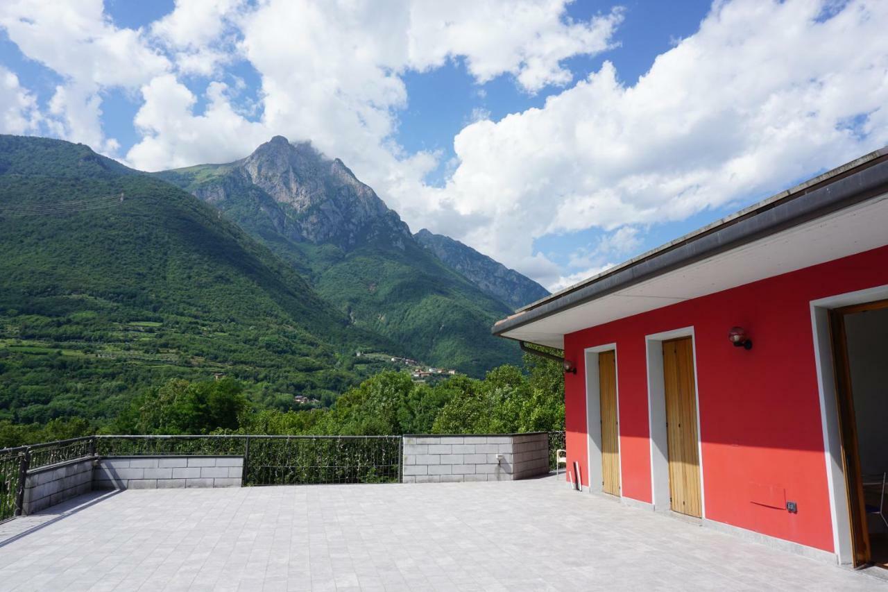 B&B La Villetta Breno Bagian luar foto